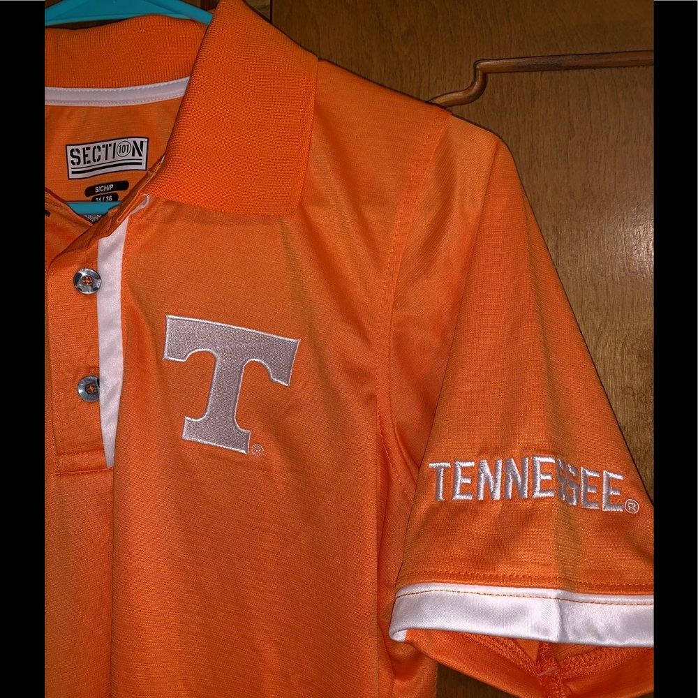 NWT Tennessee shirt. Size small. Nice details
SH43
